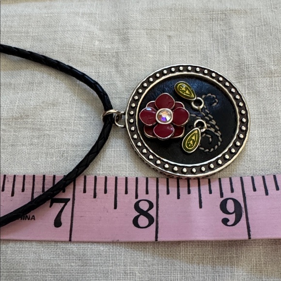 Brighton Opening Night At The Opera Black Leather Cord Red Flower Necklace. - Picture 9 of 10